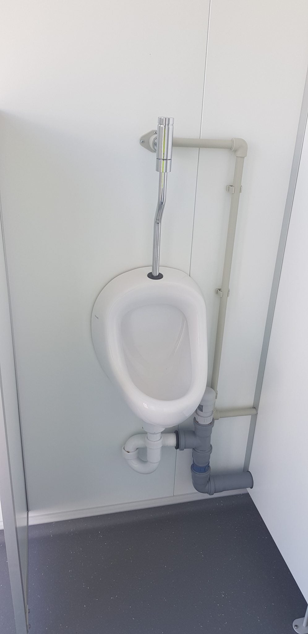 Modul 10′ Sanitärinstallationen (WC/Urinir/Dusche/Waschbecken) + Verkleidung