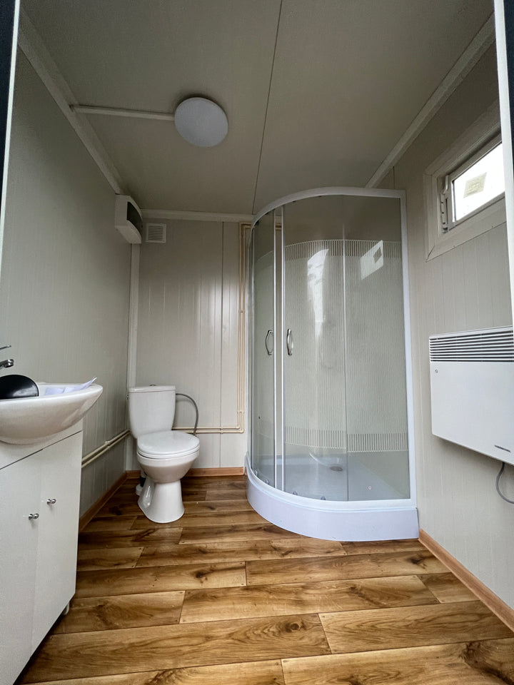 Sanitärcontainer 2,00 x 2,00 m mit Dusche und Spülkasten