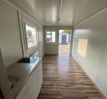 Bürocontainer 6,00 x 2,40 m mit WC, Dusche und Küche (Ref: 2390)